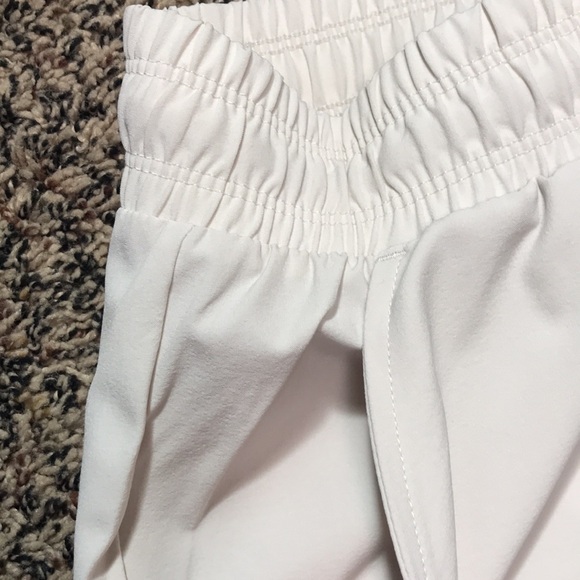 All In Motion Woven Tapered High Rise Stretch Pants Var Sizes Beige | NWT - Picture 5 of 11